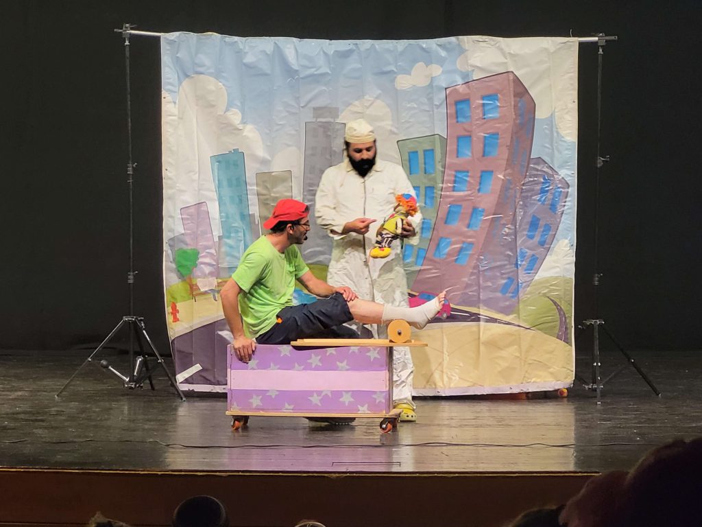 דודי מגלה את מונקו זהירו בדרכים