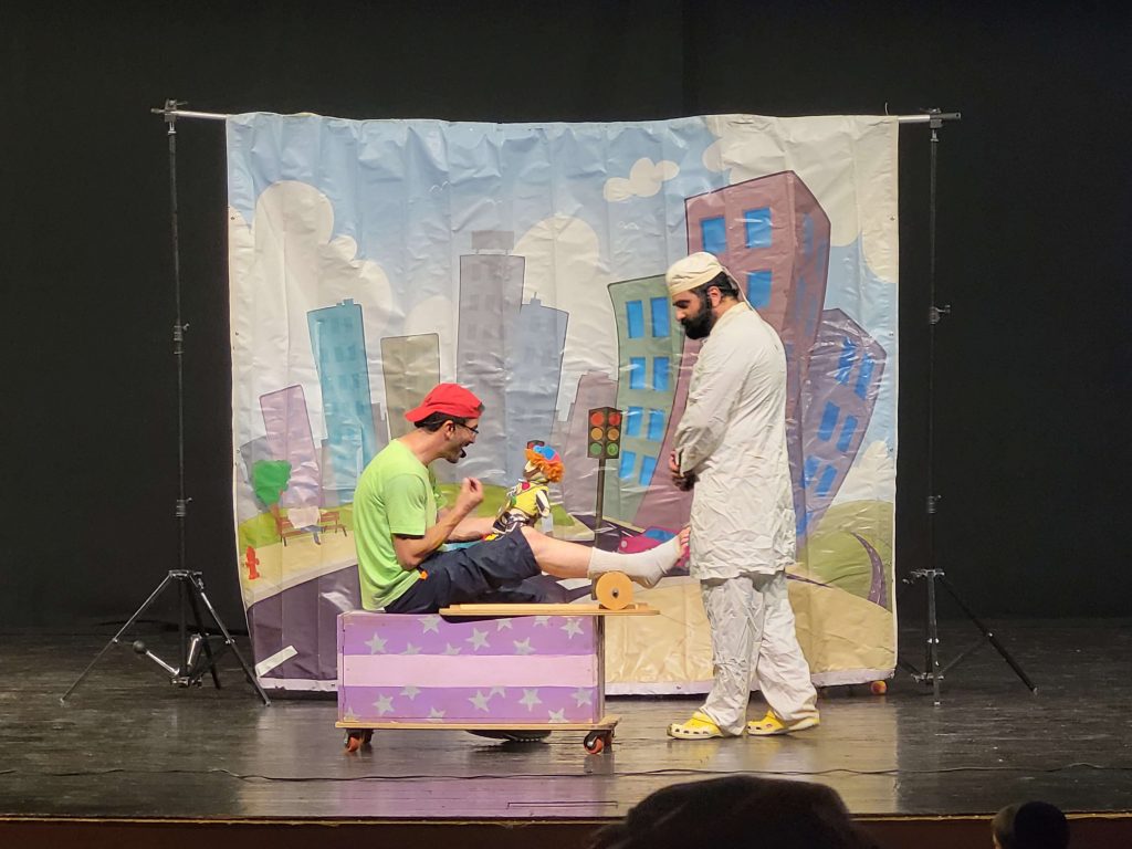 דודי מספר למונקו על אוצר הזהירות בדרכים
