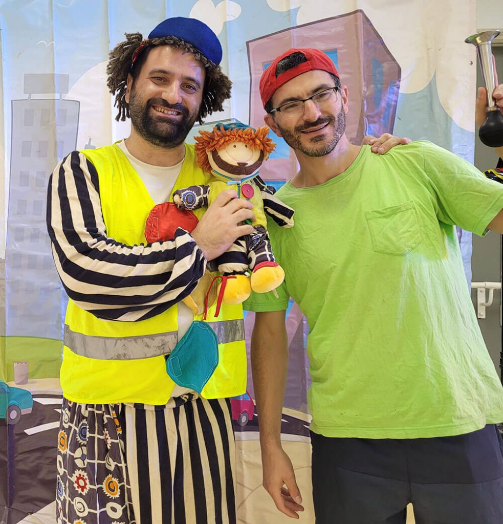 אוצר הזהב הצגת זהירות בדרכים דודי מונקו הגדול ומונקו הקטן