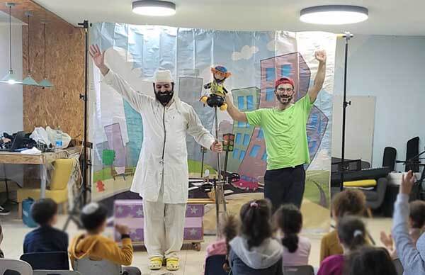 קידת סיום ההצגה אוצר הזהב