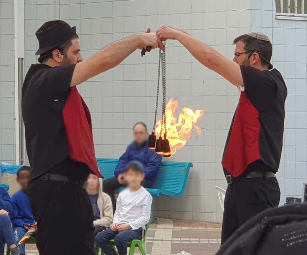 אש ולהטוטים במופאש