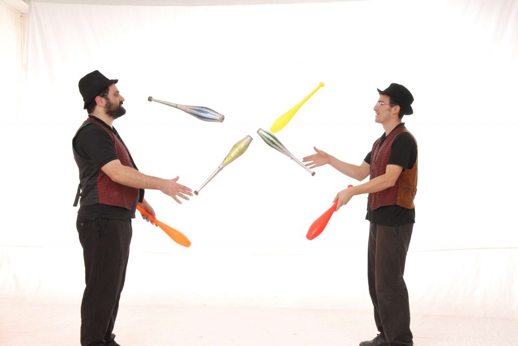 עמי ויהודה ממופאש מחליפים אלות ג׳אגלינג ביניהם