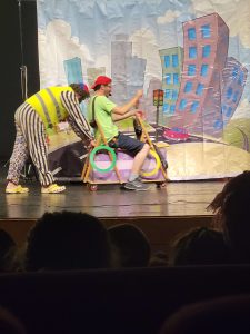דודי נוסע בזהירות באוטו מונקו