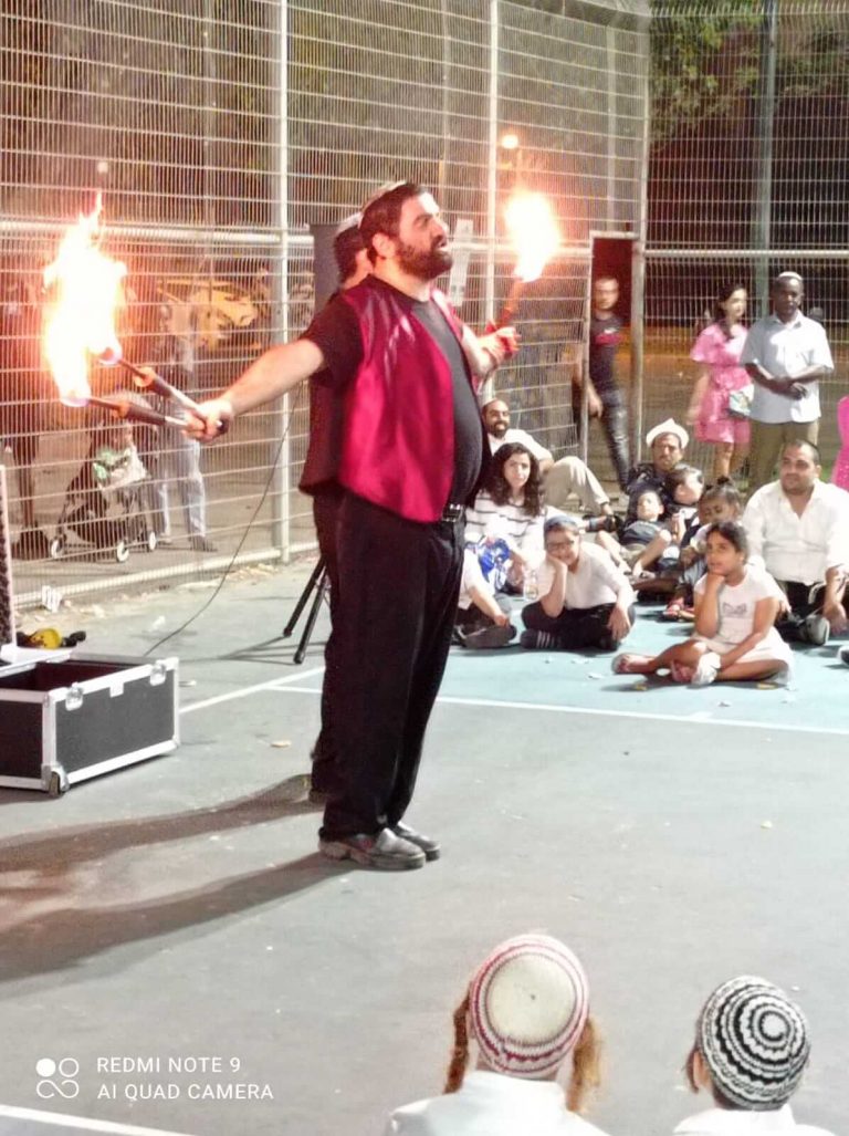מופאש מופע אש ולהטוטים הקפות שניות