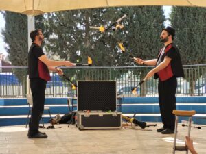 להטוטים עם אש - צמד להטוטנים תיאטרון מופאש