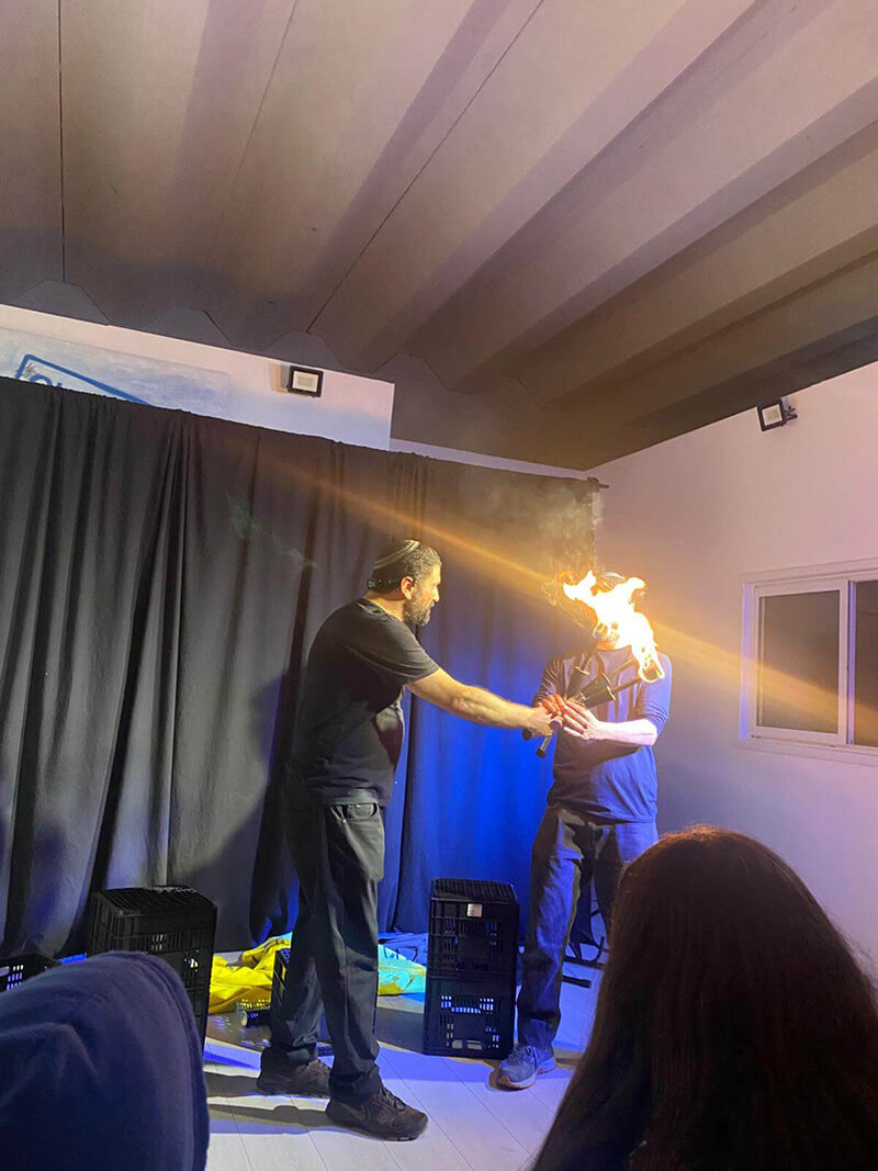 ההצגה מבחן בגרות הצגה לנוער ומתבגרים - תיאטרון מופאש- לבחור בין טוב לרע