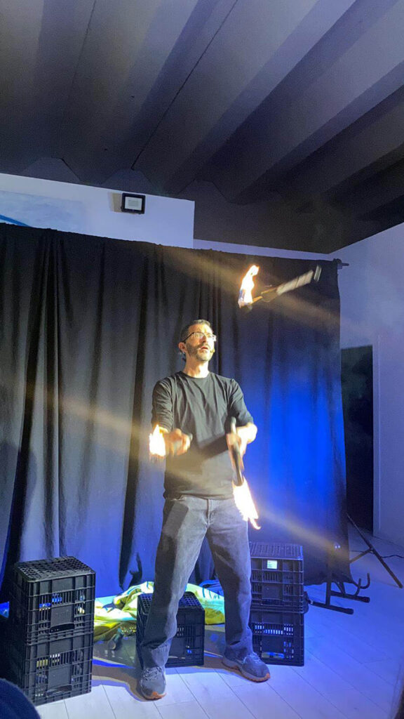 ההצגה מבחן בגרות הצגה לנוער ומתבגרים - תיאטרון מופאש - קטע לפידים