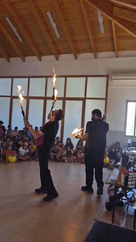 להטוטים בצעדת חב"ד לג בעומר