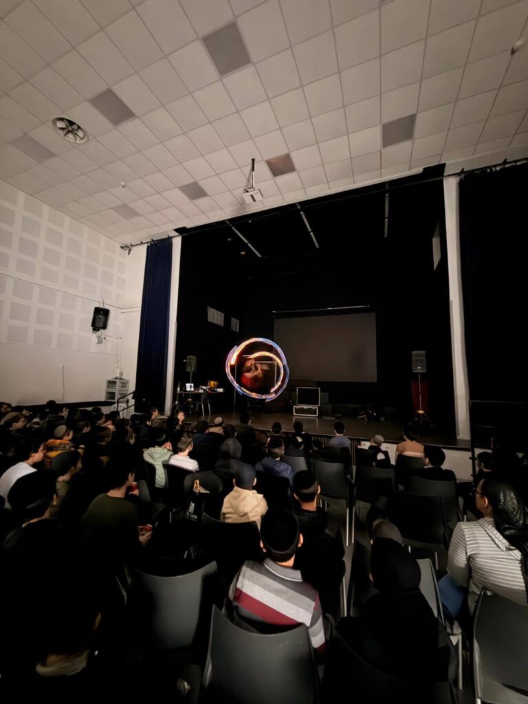 מופאש - מופע להטוטים ואש לחג החנוכה - מופע במתנס