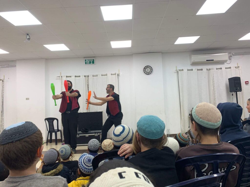 מופע ופעילות לחנוכה של תיאטרון מופאש - מופע מצחיק לחנוכה